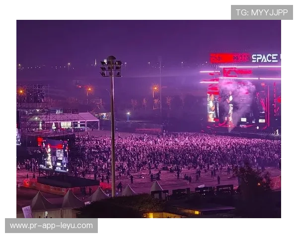 赛事直播现场:线下和线上同步震撼体验,线上线下比赛什么意思